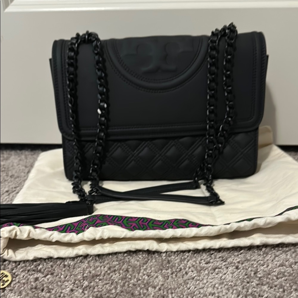 Tory Burch Fleming matte black